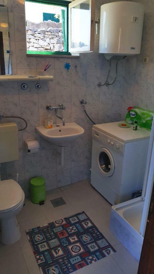 Vacation House "Pave" Povlja  Eksteriør bilde